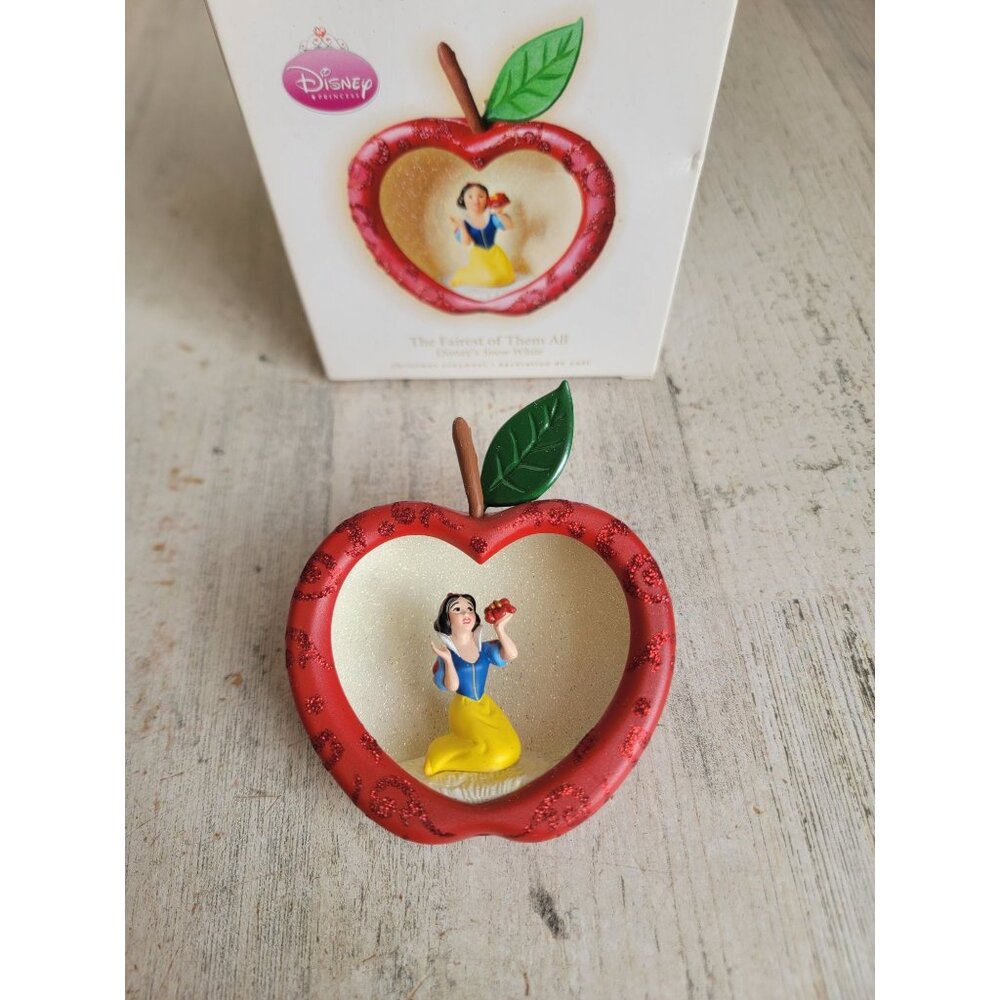 Hallmark fairest of them all Snow White Disney ornament‎ Xmas